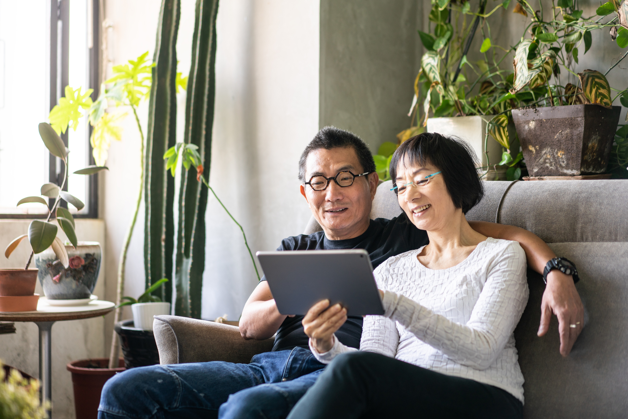 AI CCM Translation - couple reading ipad